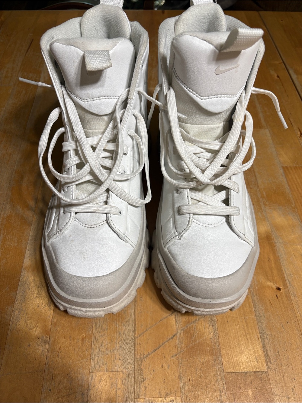 Nike Women’s Blazer Roam Mid winterized shoes